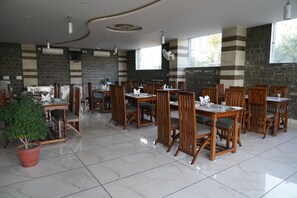 Free daily continental breakfast - HOTEL DHARAMSHALA PARADISE (Dharamshala)