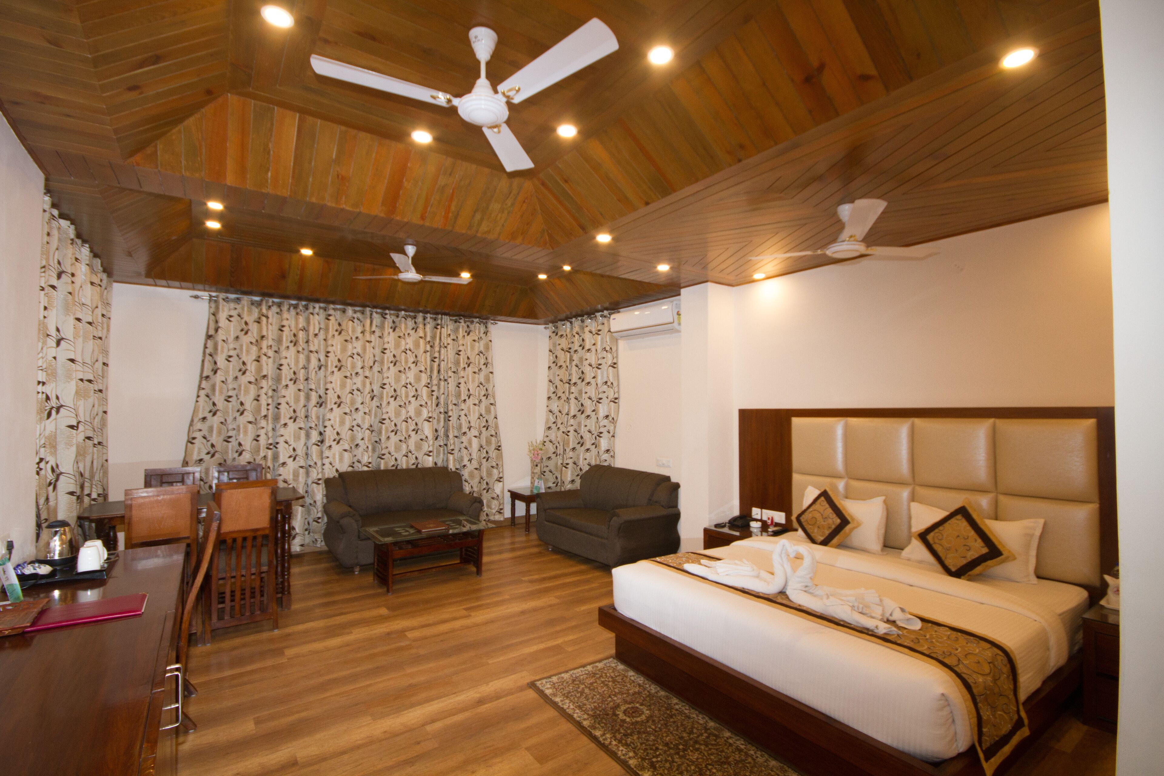 Presidential Studio Suite | Laptop workspace, free WiFi, bed sheets