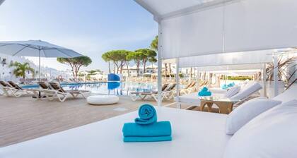 Bright townhouse -great onsite facilities