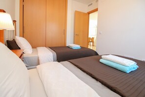 2 chambres, fer et planche à repasser, Wi-Fi gratuit, draps fournis