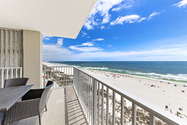 Condo familial, 3 chambres, vue sur l’océan, en face de la plage | Vue du balcon