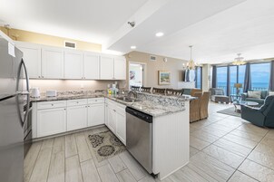 Refrigerador, microondas, horno, placa de cocina