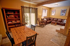 Cabaña, 4 habitaciones | Restaurantes