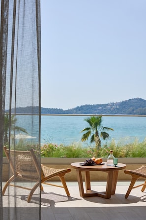 Suite, 1 chambre, vue piscine | Vue de la chambre
