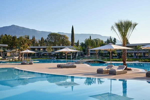 Indoor pool, 6 outdoor pools
