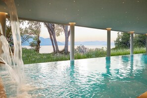 Un sauna, una bañera de hidromasaje, tratamientos corporales