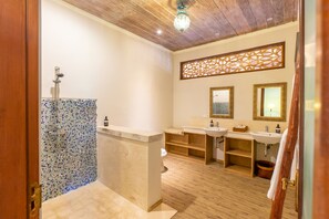 Familjevilla - 4 sovrum - privat pool | Badrum | Gratis toalettartiklar, handdukar, tvål och schampo