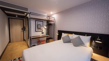 Quarto clássico | Cofres nos quartos, espaço de trabalho para notebook