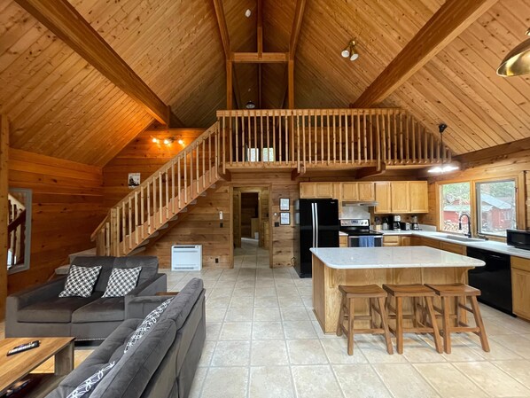 TV, Hulu, streaming services - Avid Hiker Lodge (Wawona CA 95389)