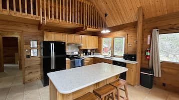 冰箱、微波炉、烤箱、炉灶