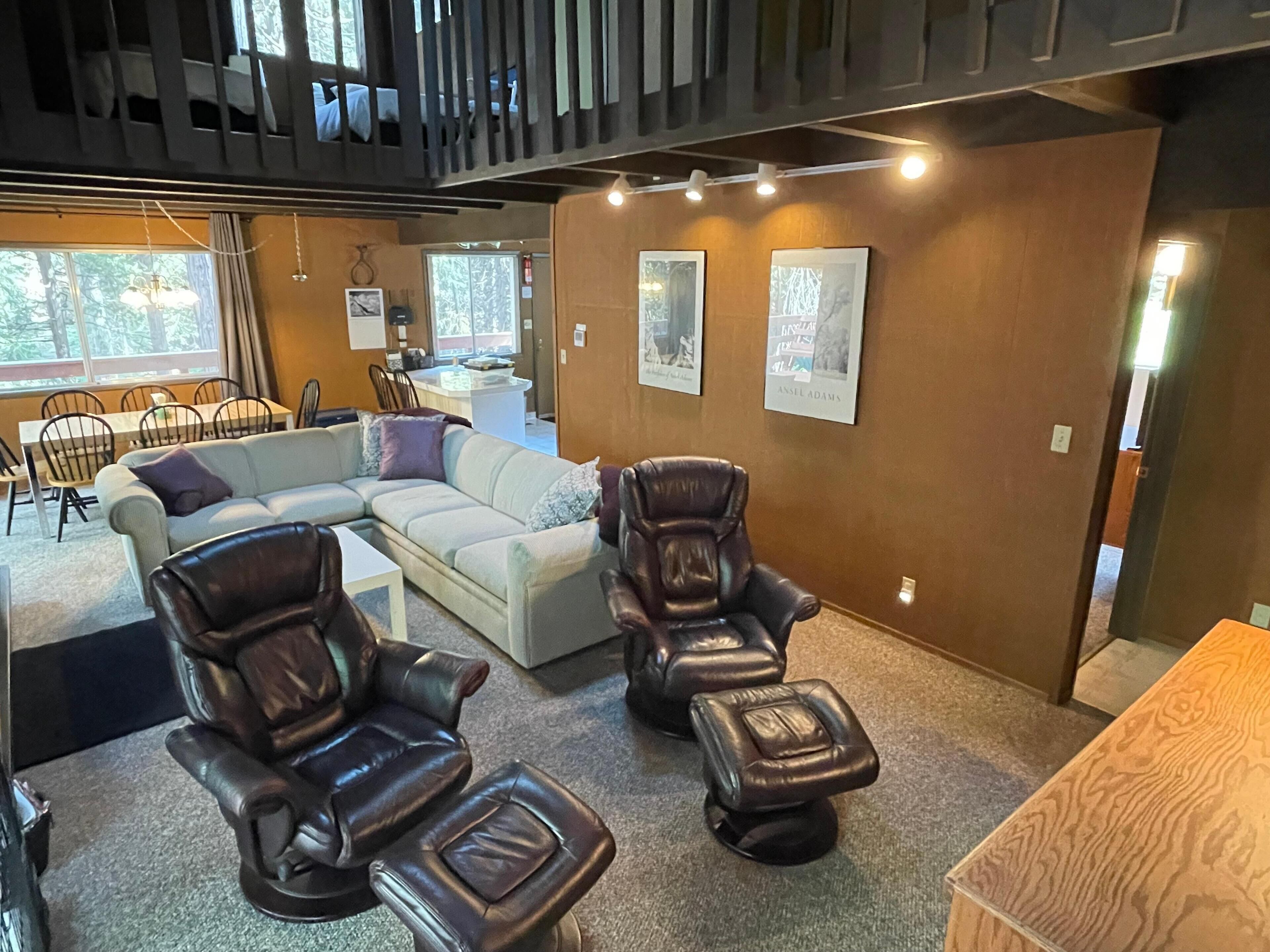 TV, lareira, serviços de streaming