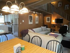 TV, caminetto, servizi in streaming