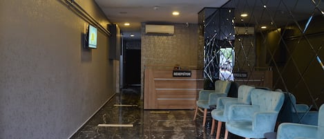 Quầy tiếp tân
