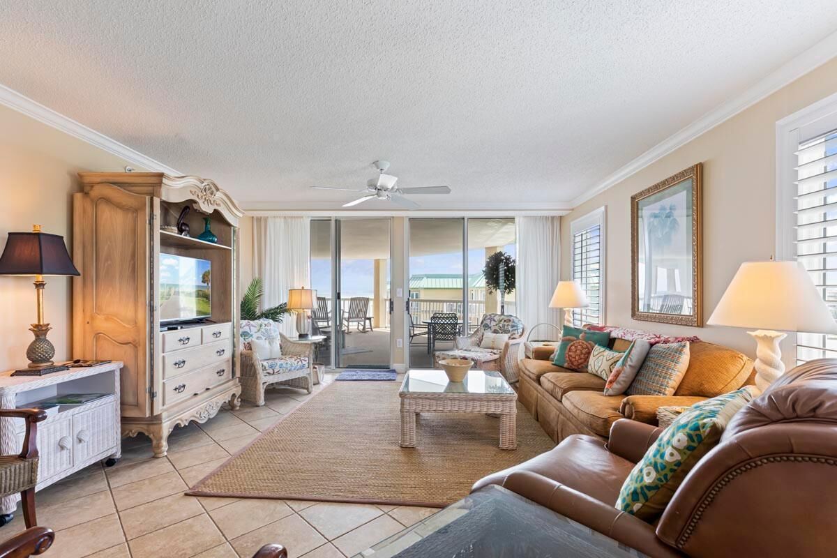 Poolside Oasis Stunning Top Floor Condo Oceanviews