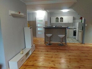 Fridge, microwave, oven, stovetop - Gospodarstwo Agroturystyczne na Mazurach (Warszawa)