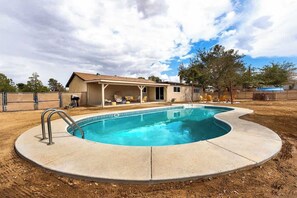 Pool - Relaxing 4BR Joshua Tree Home w/ Pool & Pool Table (Yucca Valley)