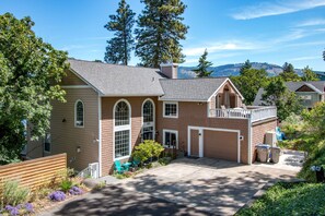 House, 4 Bedrooms | Exterior - Gorge View 365 4 Bedroom Home by RedAwning (Hood River)