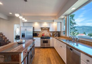 Casa, 4 habitaciones | Cocina privada | Refrigerador, horno, cafetera y tetera y tostadora