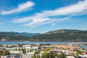 House, 4 Bedrooms | Beach - Gorge View 365 4 Bedroom Home by RedAwning (Hood River)