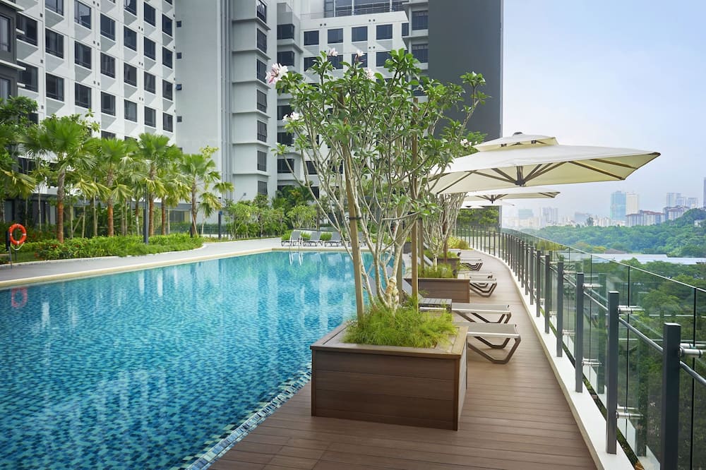 Komune Living & Wellness in the Park