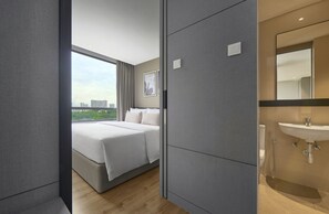 One Bedroom Studio Type 1 | Zimmersafe, Schreibtisch, Verdunkelungsvorhänge, kostenloses WLAN