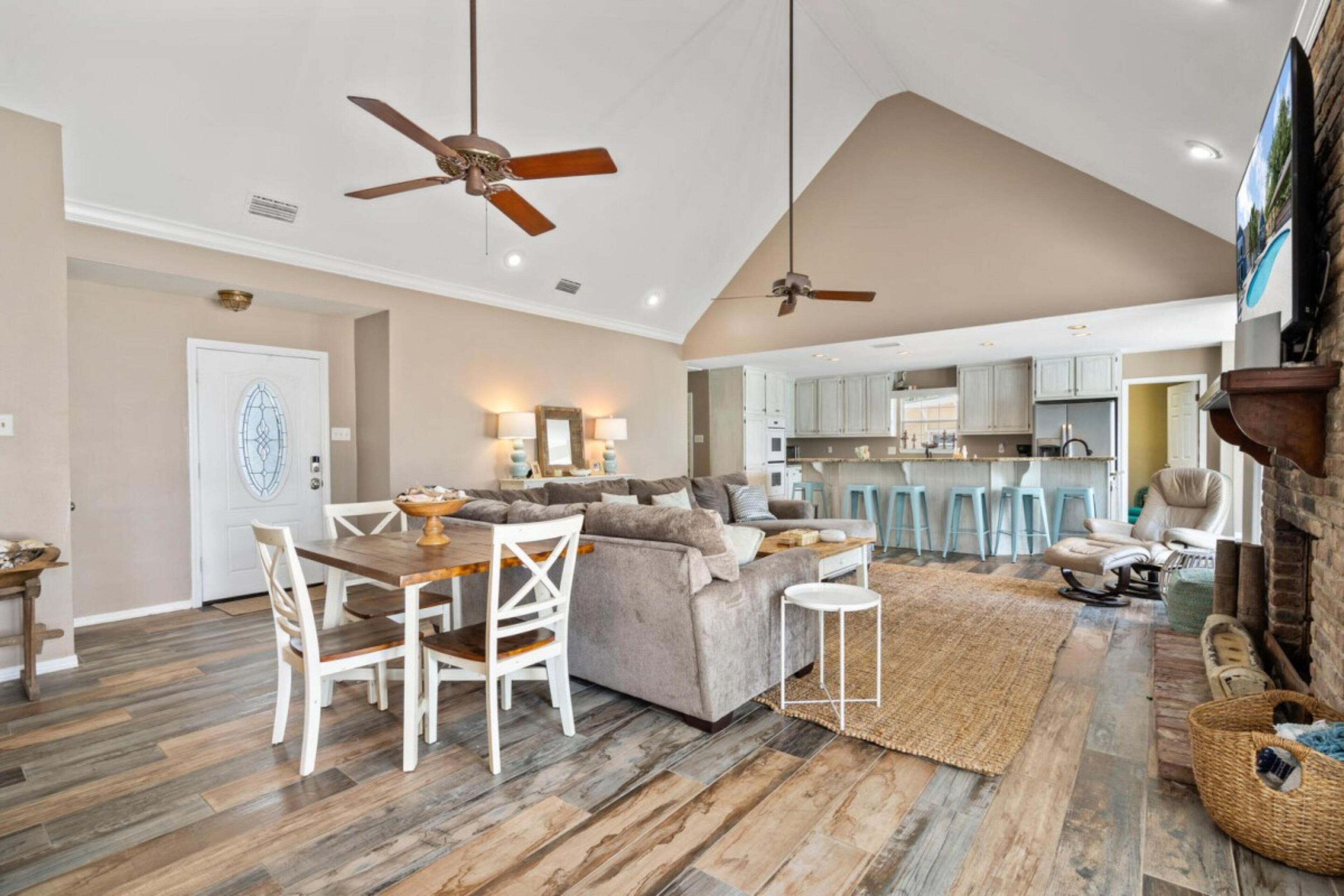 House, 5 Bedrooms | In-room dining