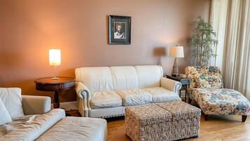 Condo, 2 Bedrooms | Living room