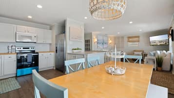 House, 3 Bedrooms | In-room dining