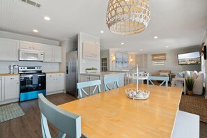 House, 3 Bedrooms | In-room dining