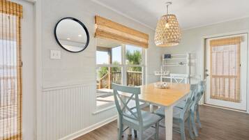 House, 3 Bedrooms | In-room dining