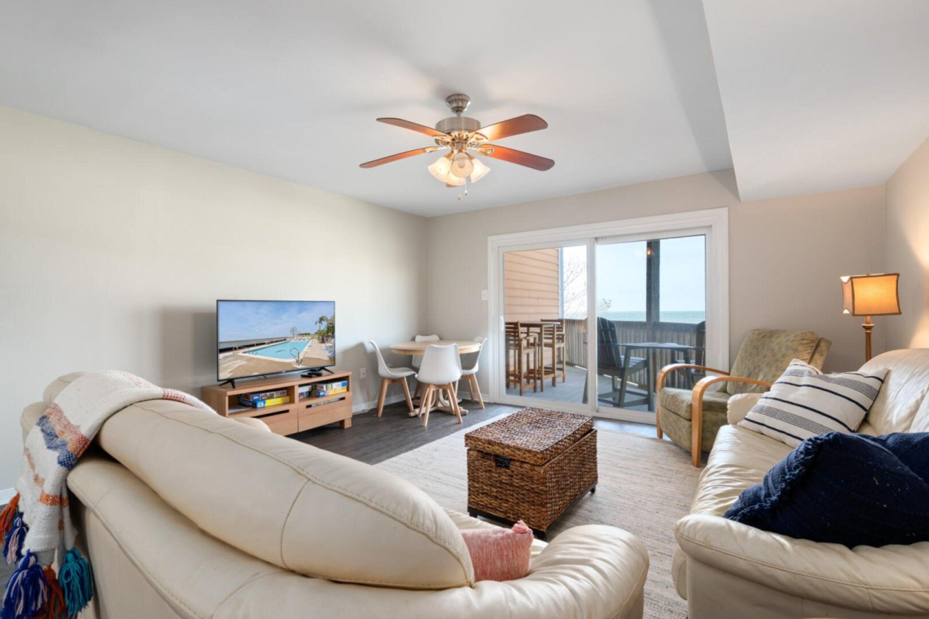 Condo, 3 Bedrooms | Living room