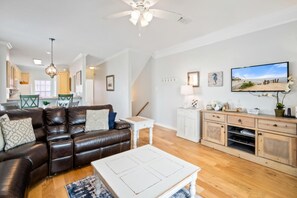 Condo, 2 Bedrooms | Living room