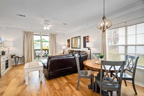 Condo, 2 chambres | Repas dans la chambre