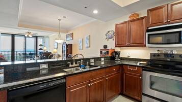 Condo, 2 Bedrooms | Private kitchen