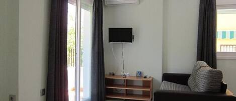 2 bedrooms, WiFi, bed sheets, wheelchair access