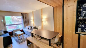 TV - Renovated apartment, ski-in/ski-out, balconies, 3 rooms for 8 ppl. (Les Arcs 2000)