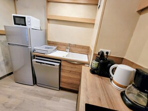 Kühlschrank, Ofen, Herdplatte, Geschirrspüler