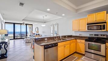 Condo, 2 Bedrooms | Private kitchen