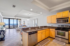 Condo, 2 phòng ngủ | Bếp riêng