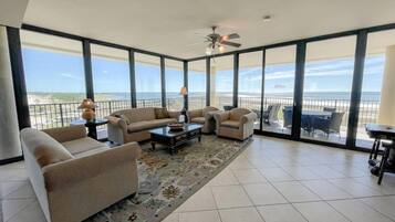 Condo, 3 habitaciones | Sala de estar