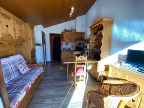 TV - Studio for 4 on the slopes with balcony and parking (La Clusaz)