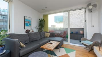 Basic Apartment, 1 King Bed with Sofa bed | Interior