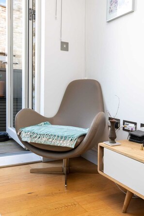 Departamento básico, 1 cama King size y sofá cama | Interior