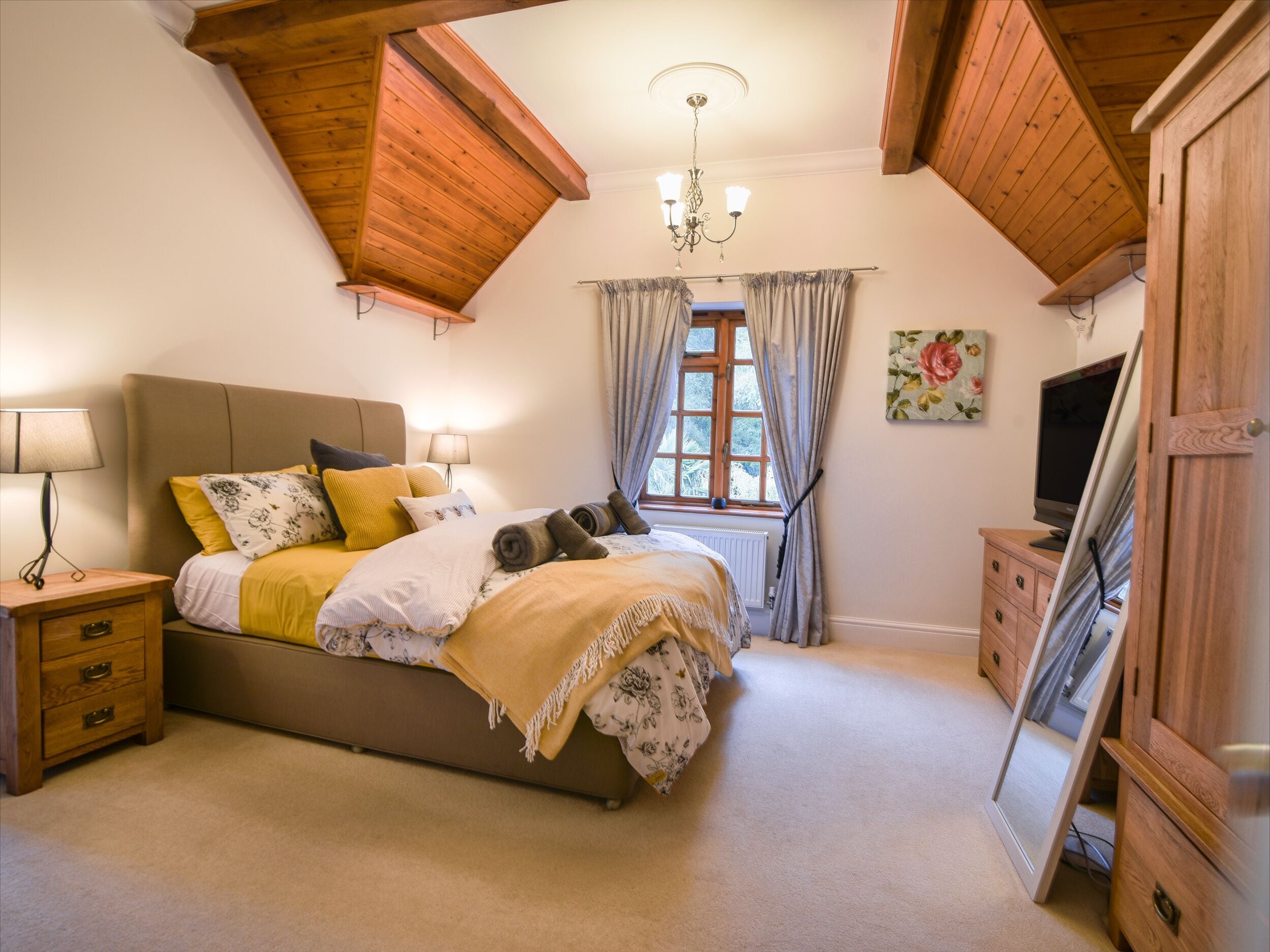 3 bedrooms, individually decorated, individually furnished, free WiFi