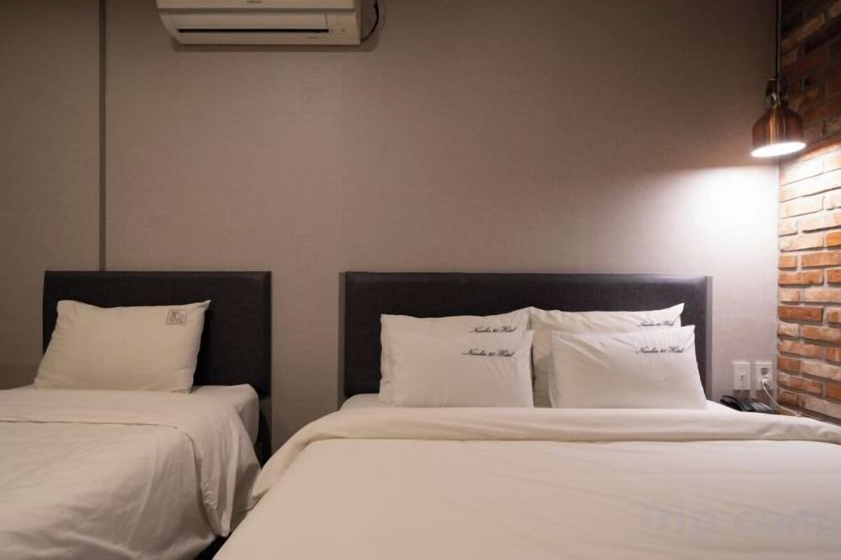 Premium bedding, minibar (free items), desk, blackout drapes