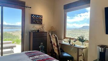 3 bedrooms, in-room safe, desk, iron/ironing board