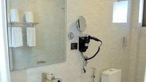 A modern bathroom with a sink, mirror, and toilet. - Abat Guest House (Addis Ababa)