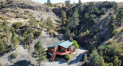 Rustic Bliss at Montana's Secluded Hideaway