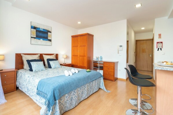 1 bedroom, travel cot, WiFi, bed sheets