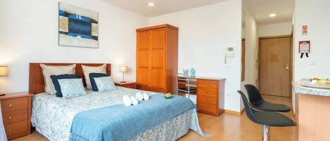 1 chambre, fer et planche Ă repasser, Wi-Fi, literie fournie